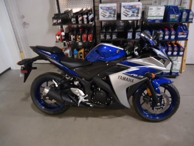 YAMAHA R3 demo