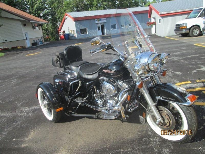 2007 HARLEY DAVIDSON ROAD KING TRIAX