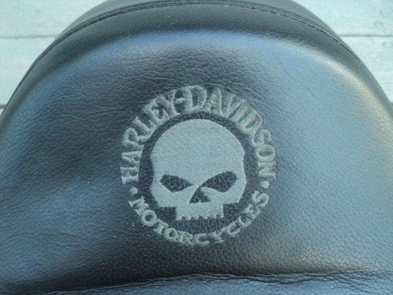 HD dyna seat with custom stitching