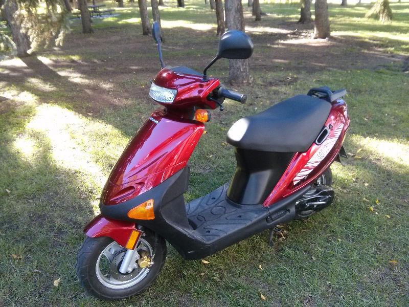 Hyosung Gas Scooter - 50cc - no motorcycle licence needed
