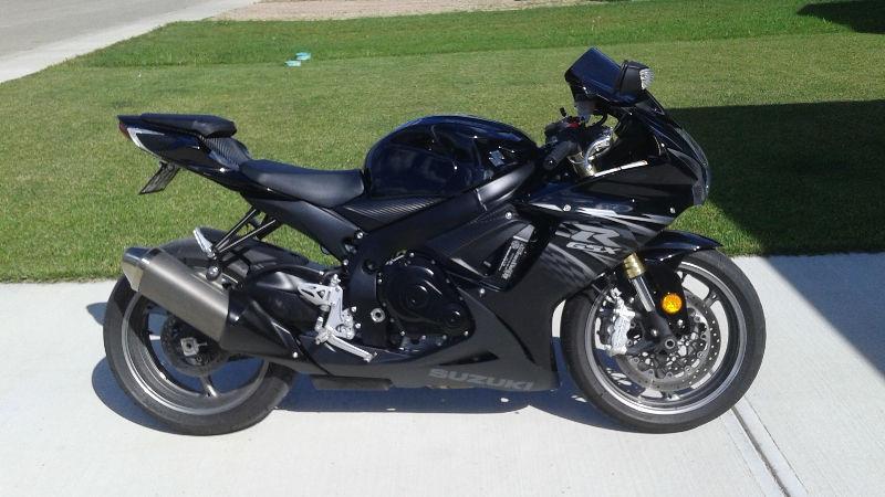 2011 Suzuki GSX-R750, Very low km !