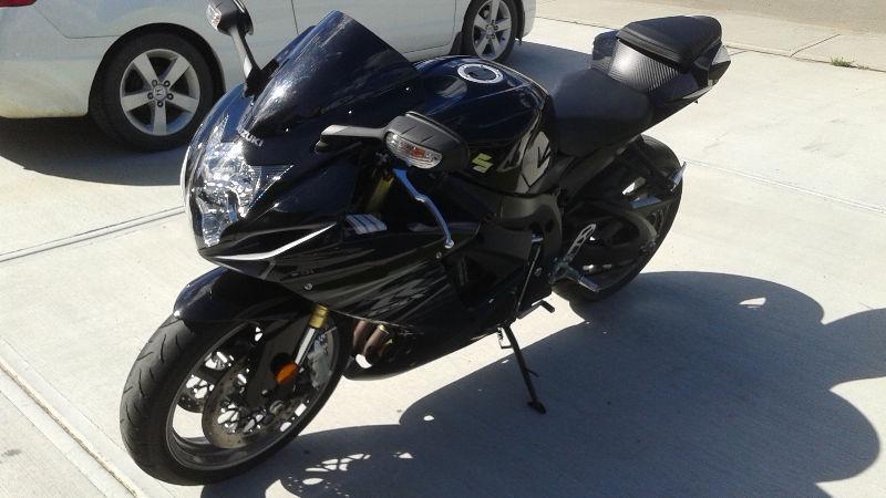 2011 Suzuki GSX-R750, Very low km !