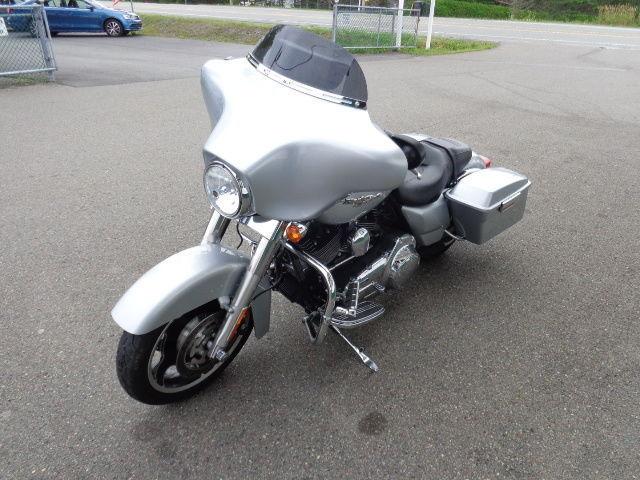 2010 Harley Davidson Street Glide (low, low kms!)