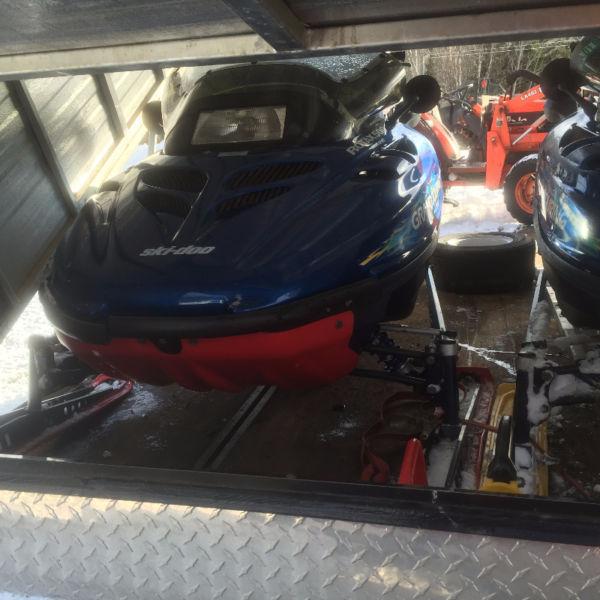 Two bombardier skidoos incl clamshell trailer