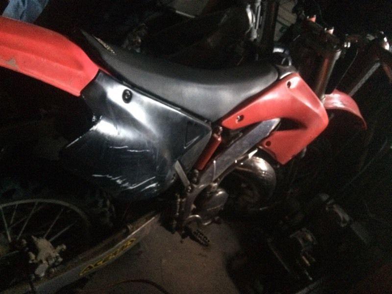 2001 Honda crf 125 2 stroke comes with almost complete part bike