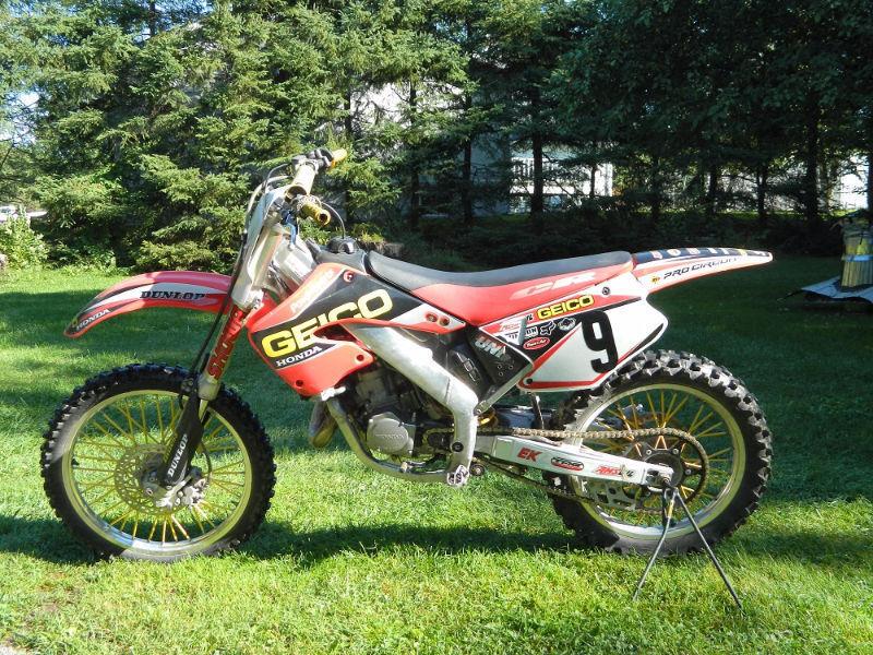 2001 CR 125 Showroom