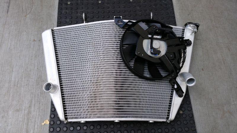 2007 2008 Suzuki GSX-R1000 radiator and fan, like NEW