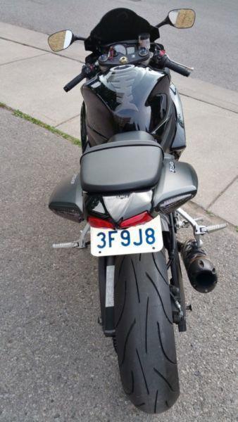 Blacked out Gsxr 750 2008 ONLY 15,250 km's