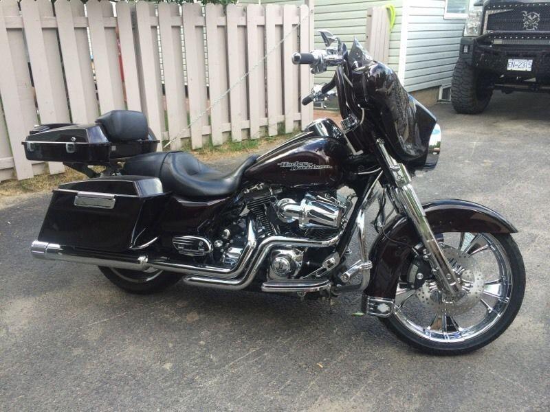 2011 FLHX street glide