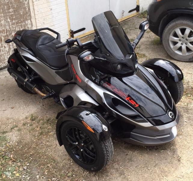 END OF SEASON DEAL - 2011 Can Am Spyder RS-S with OEM warranty