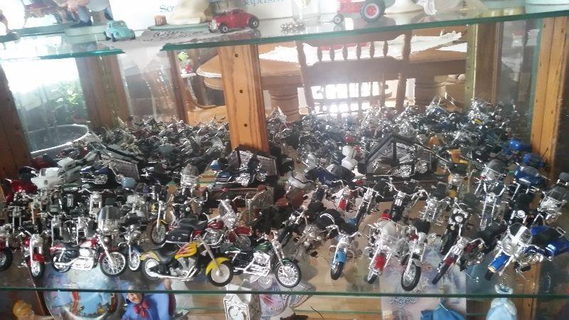 Harley Davidson 1--18 scale replica toy motorclcles,all like new
