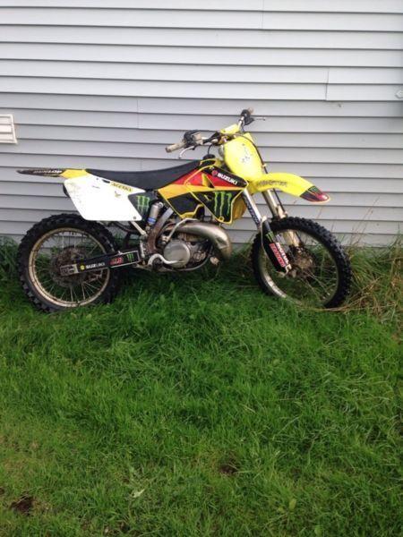 2005 2 stroke rm 250 with spare parts!!!!!