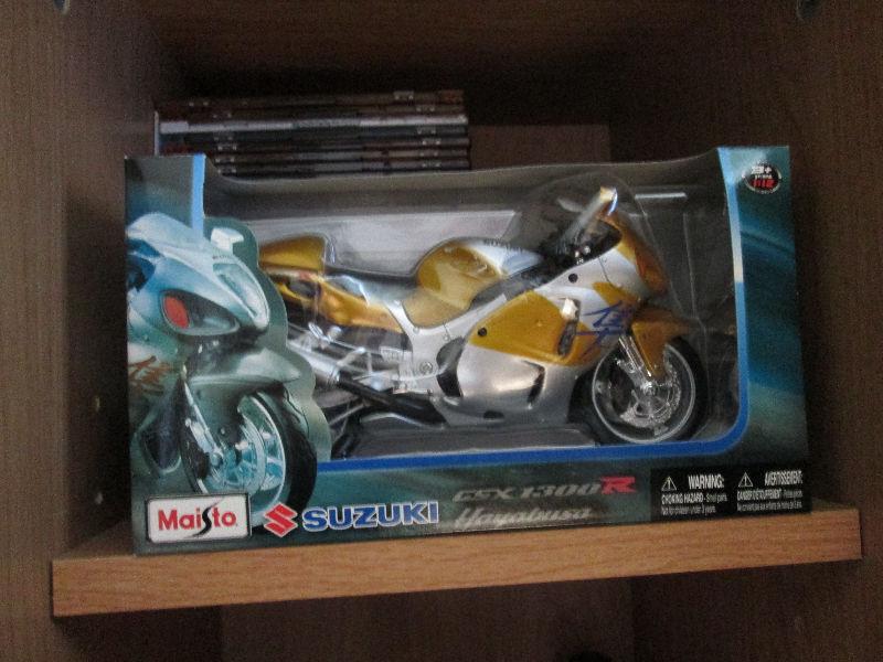 COLLECTION OF DIE CAST MOTOR CYCLES-ALL NEW