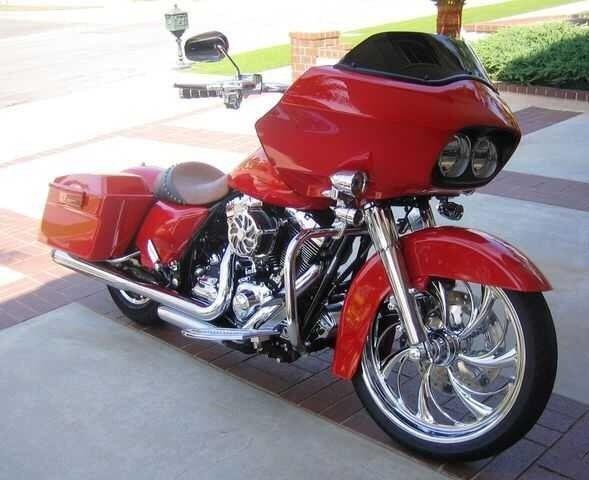 Wanted: Wanted to buy Harley front wheel. Street glide seat