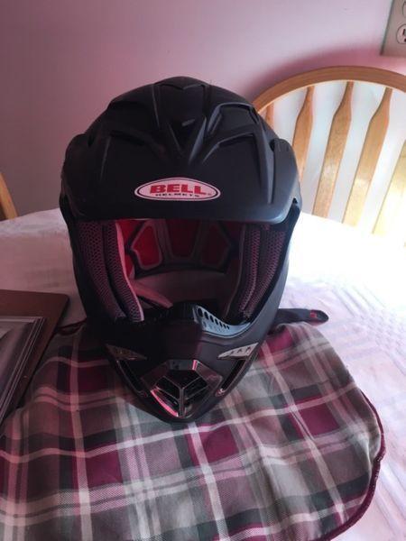 Bell Moto 8 motocross helmet