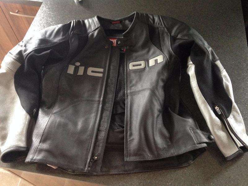 Manteau Moto Cuir Icon Large avec doublure payé 450$ En très bon