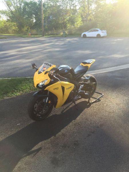 2008 Honda cbr 1000RR need gone