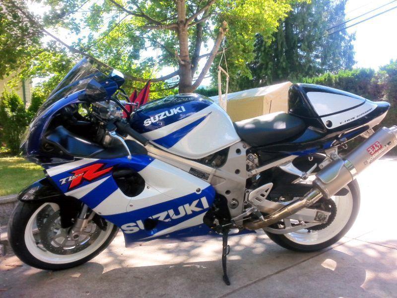 TL-R 1000 V-Twin Superbike MINT & completely Kitted out