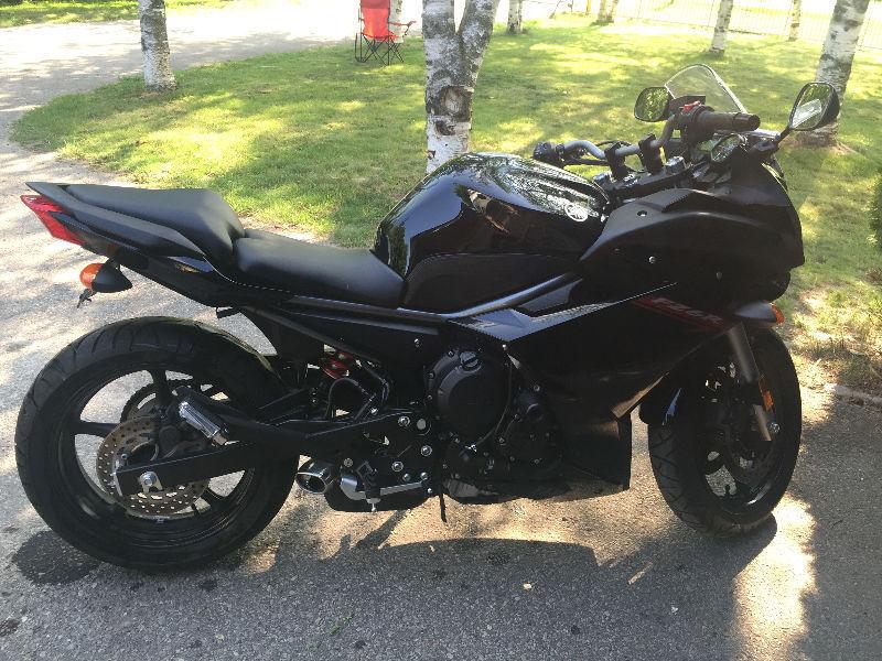 Mint 2011 Yamaha FZ6R priced to sell (firm)