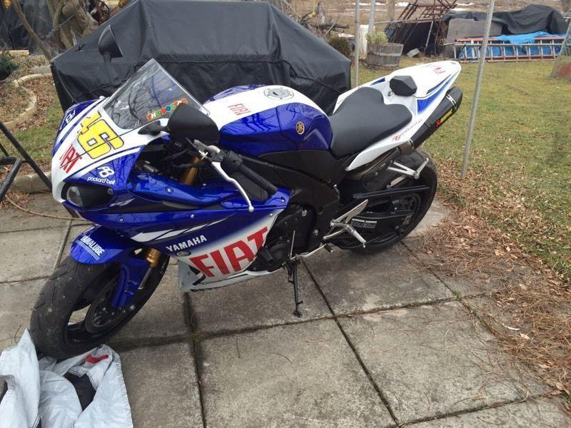 Wanted: 2010 Rossi r1