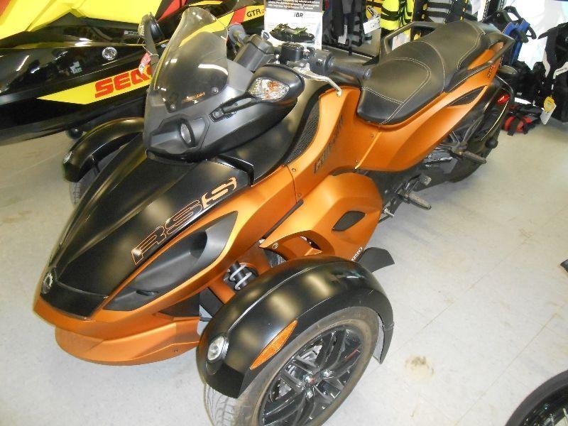 Super clean 2011 Can Am RSS in nicest colors. Must see!