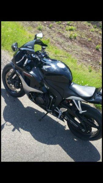 Honda CBR 600cc PRICED TO SELL $3600 OBO