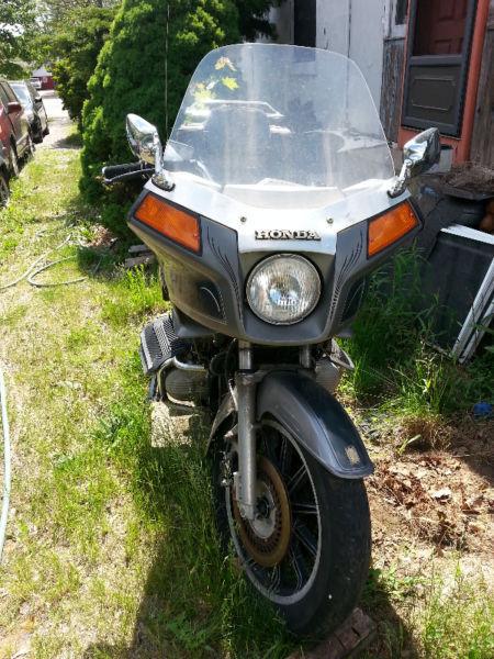1983 HONDA GOLDWING GL 1100 WITH DIGITAL DASH AND LOW KM!