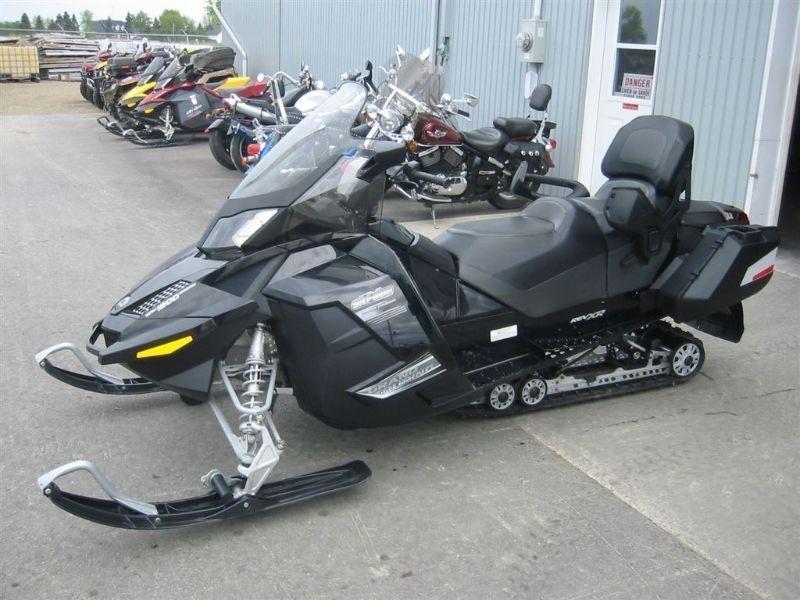 SKI-DOO GRAND-TOURING 2011 EN PIECE