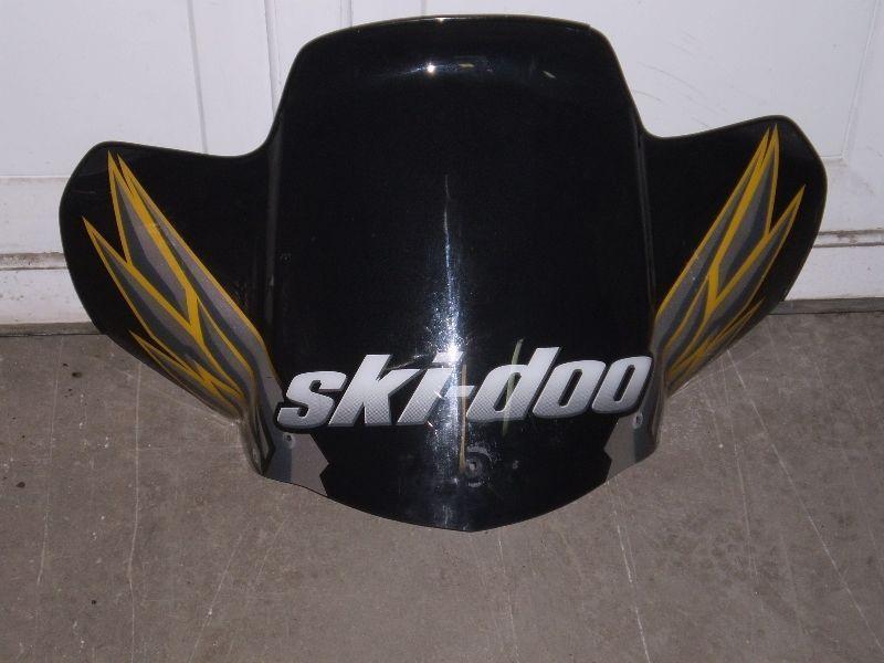 Skidoo windsheild off 05 mach z 1000 or Renegade $60