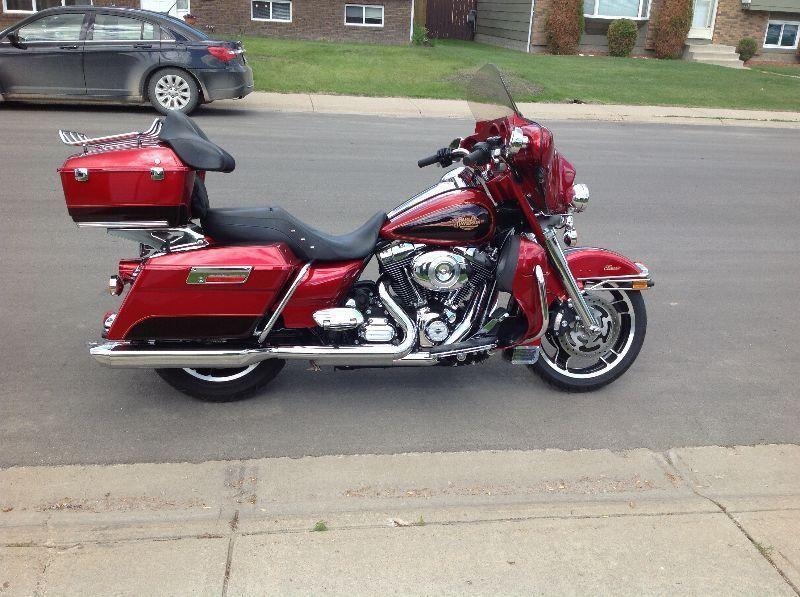 2013 Harley Electra Glide Classic Two Tone Red