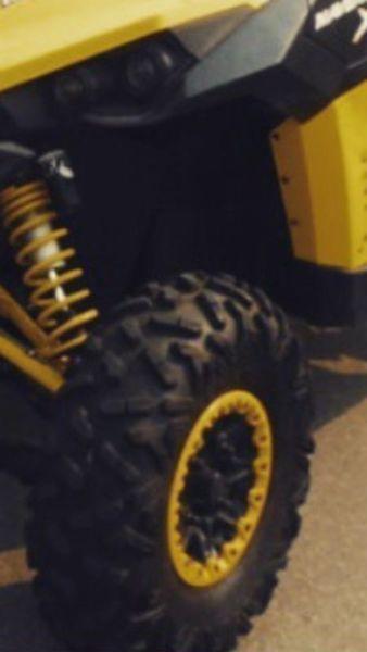 **maxxis bighorn 2.0 with can am bead lock rims**
